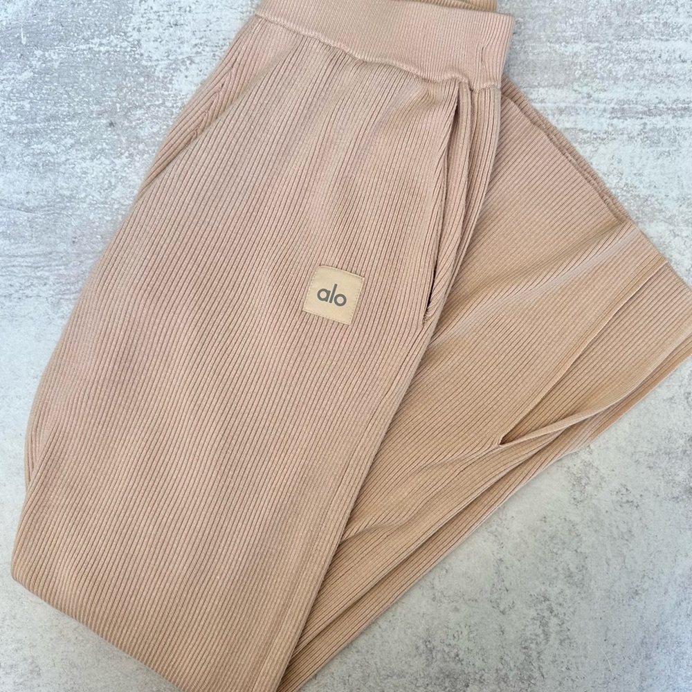 Alo Knit High-Waist Salana Wide Leg Pant in Macadamia, size Small